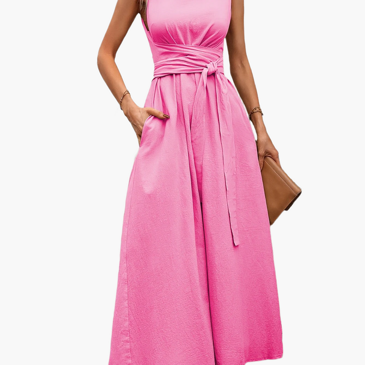 Stilvoller Damen Overall, perfekt für Urlaubsoutfits, mit weitem Bein und Gürtel.