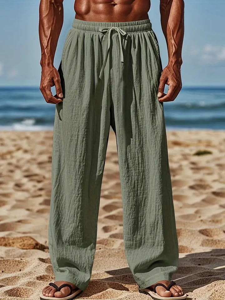 Moderne Herren Sommerhose, blau, mit Kordelzug. Vielseitig für Strand & Freizeit.
