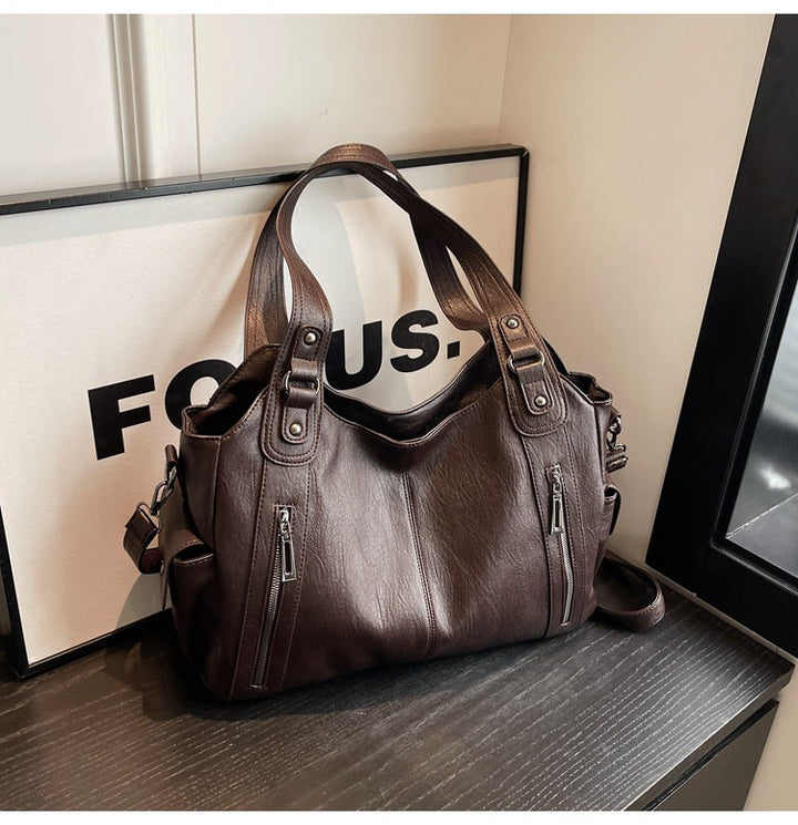 Geräumige Damen Reisetasche in Braun. Stilvolle Alltagstasche für Sport & Wochenende.