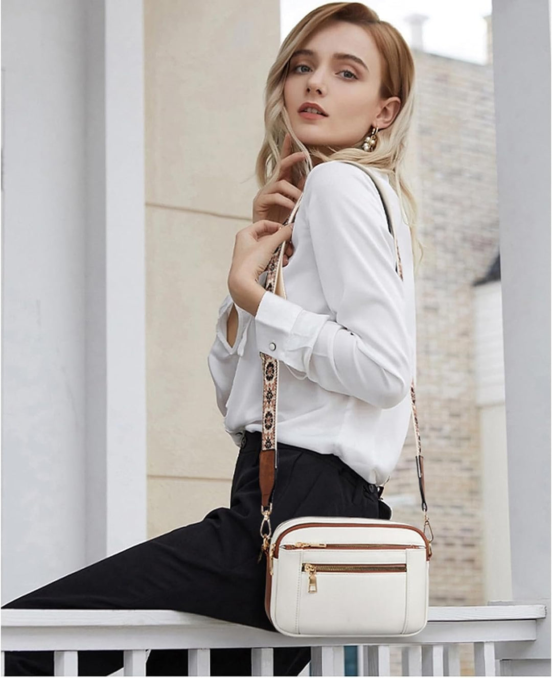 Moderne Damen-Lederschultertasche in edlem Farbton. Hochwertige Handtasche für Eleganz im Berufs- und Freizeitaltag.