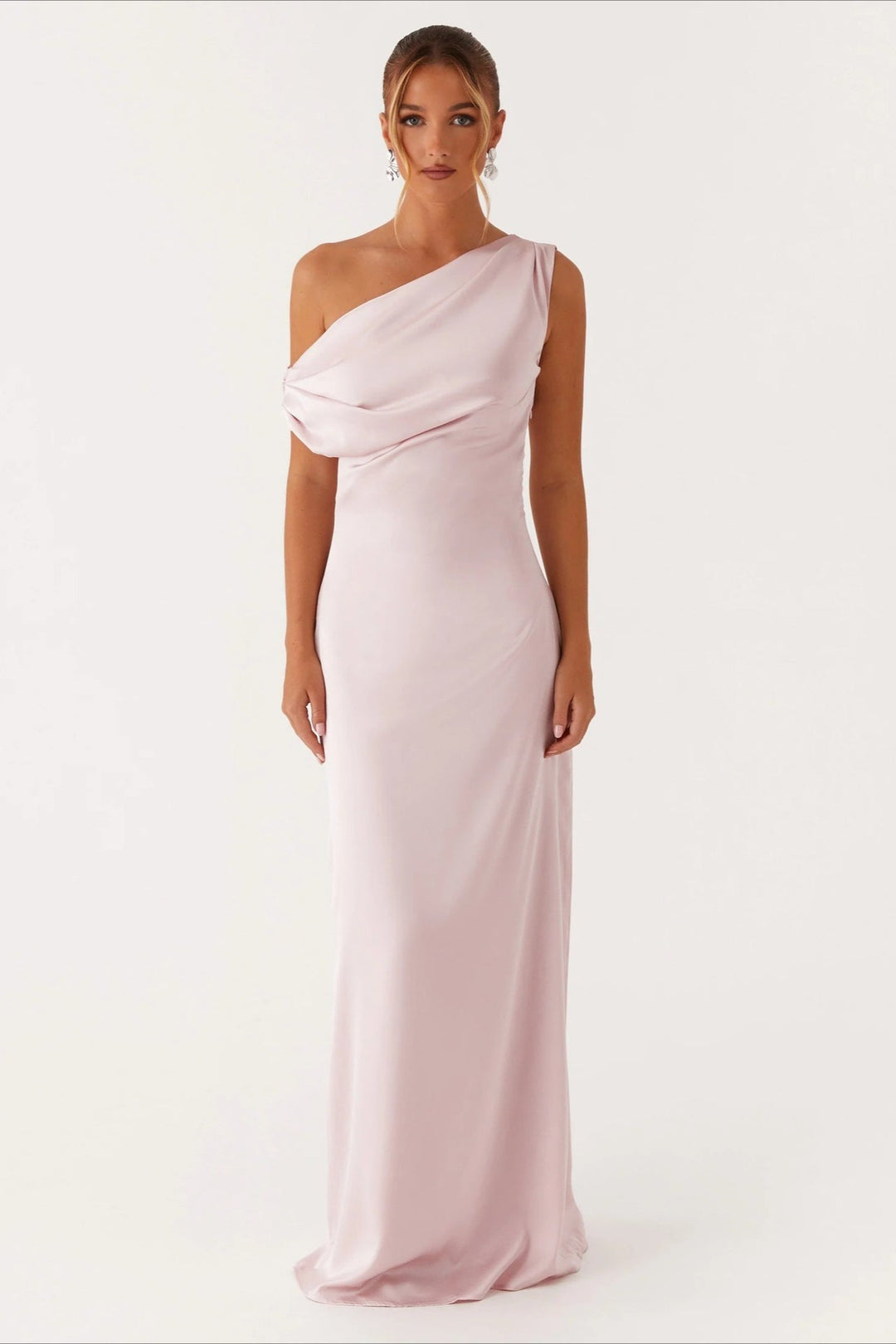 Damen Maxikleid, asymmetrisch und elegant, mit raffinierter Drapierung, vielseitig für Anlässe.