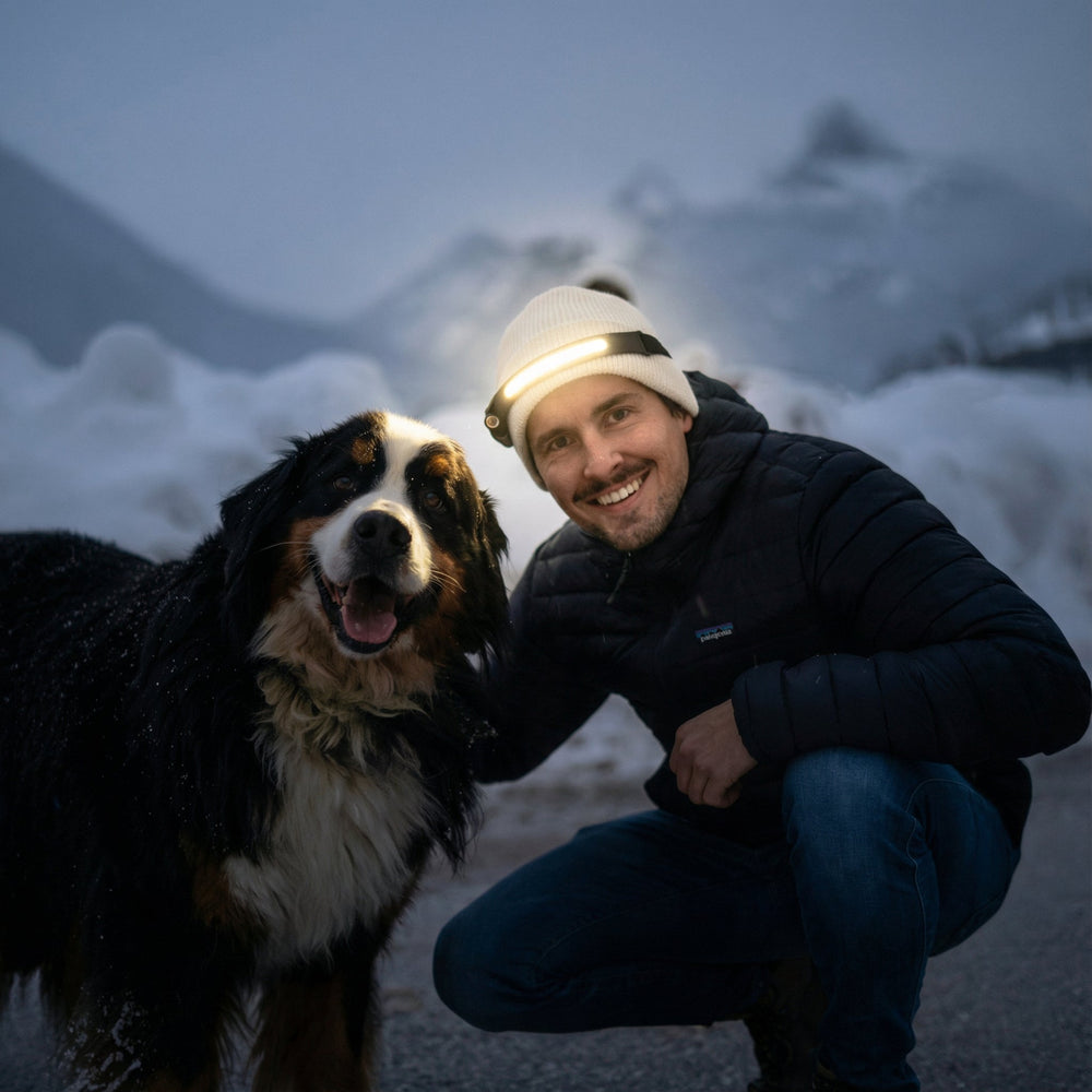 Praktische LED Kopflampe mit Bewegungssensor. Ideal für Hände-freies Arbeiten, Camping, Wandern & Laufen.