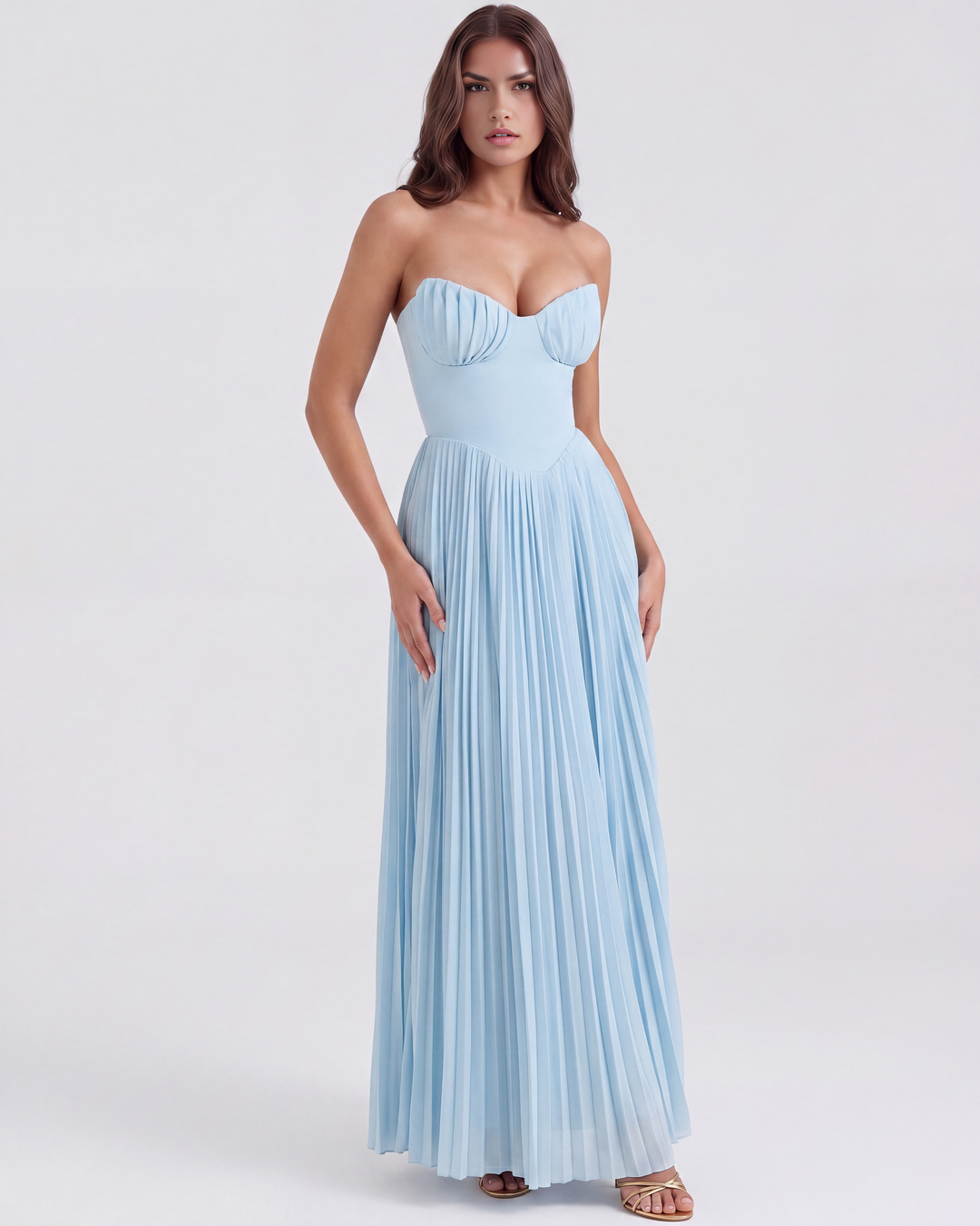 Plissiertes A-Linien Abendkleid in Babyblau für Damen. Ideal als elegantes Festkleid oder Hochzeitsgast-Outfit.