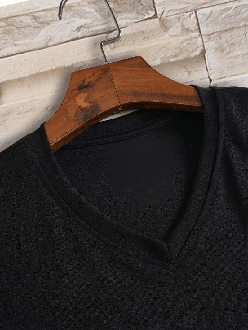 Figurbetontes marineblaues V-Ausschnitt T-Shirt für Herren, sportlich und lässig.