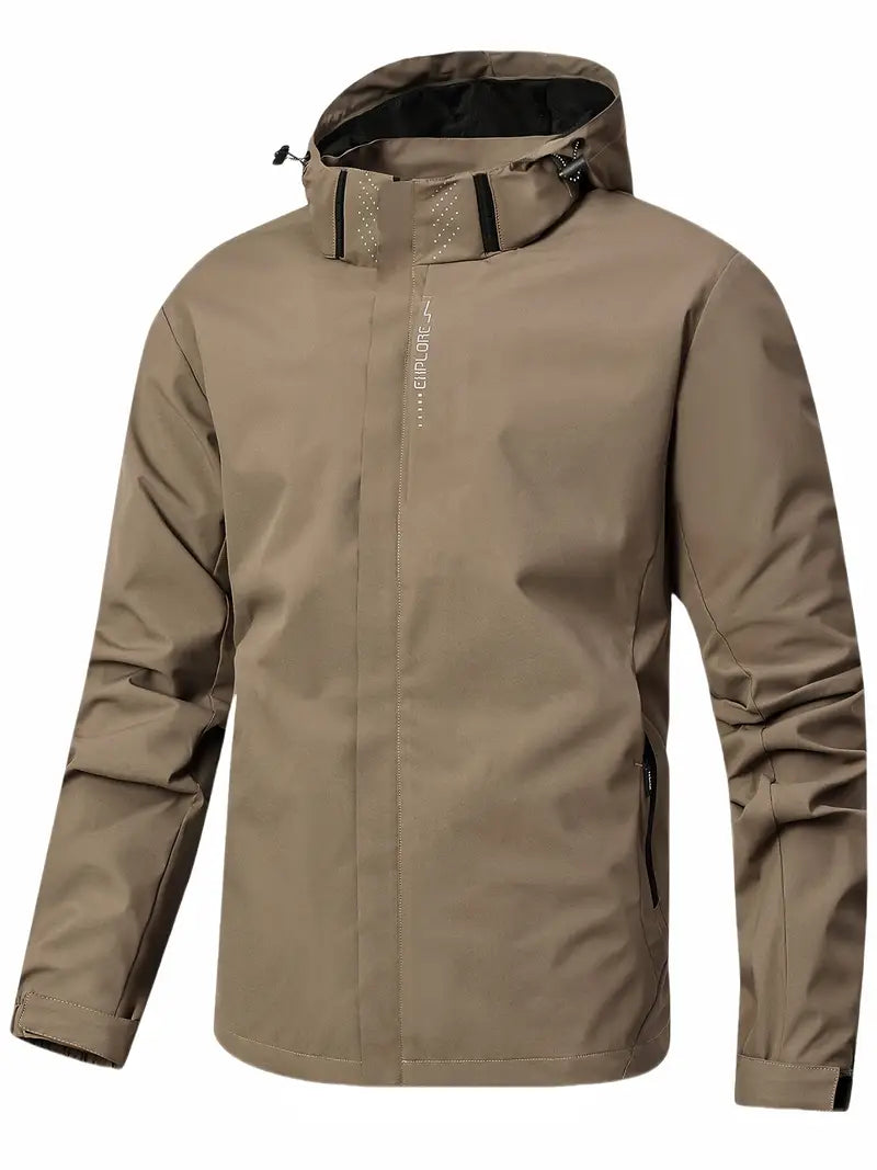 Sportlicher Herren Regenmantel, wasserdicht mit Kapuze, schützt zuverlässig vor Wind & Wetter.