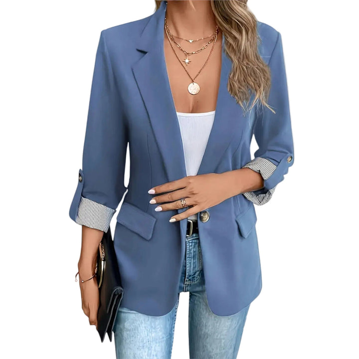 Moderner, figurbetonter Damenblazer in Grün. Ein elegantes Kleidungsstück für den Business-Alltag und Freizeit.
