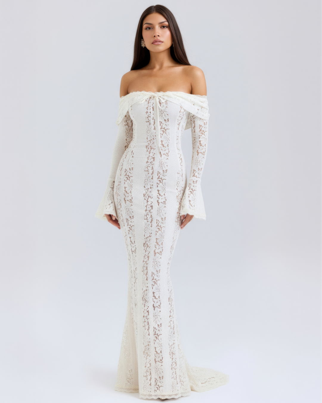 Elegantes schulterfreies Maxikleid für Damen, ideal als Hochzeitsgastkleid oder Abendkleid, in Weiß.