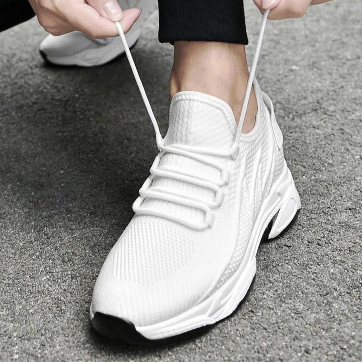 Sportliche schwarze Herren Sneakers, versteckter Lift, perfekt für athletische & casual Looks.