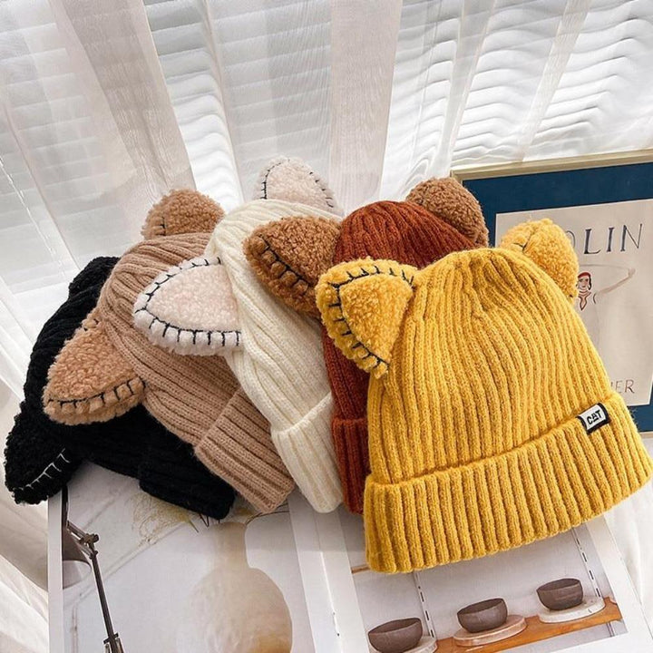Damen Strickmütze mit Katzenohren für den Winter, bietet optimalen Kälteschutz und Stil.