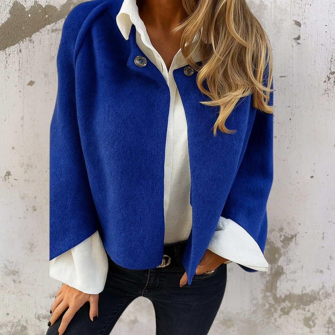 Trendige Damen-Kurzjacke, tailliert und einreihig; bequem & elegant für modebewusste Frauen.