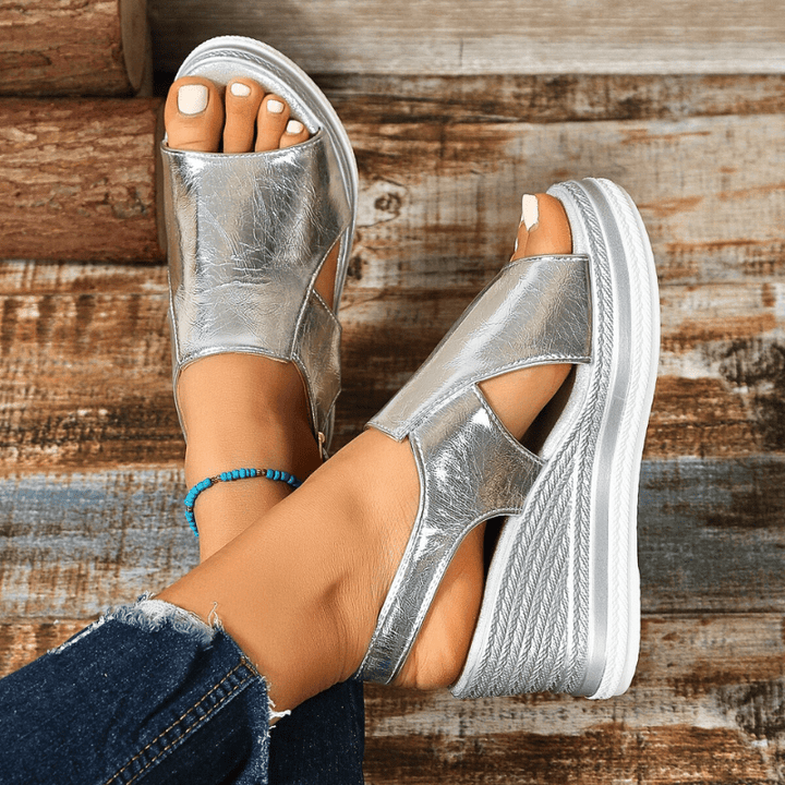 Stilvolle Keilabsatz-Sandalen Damen, Gold, orthopädisch & verstellbar für Komfort.