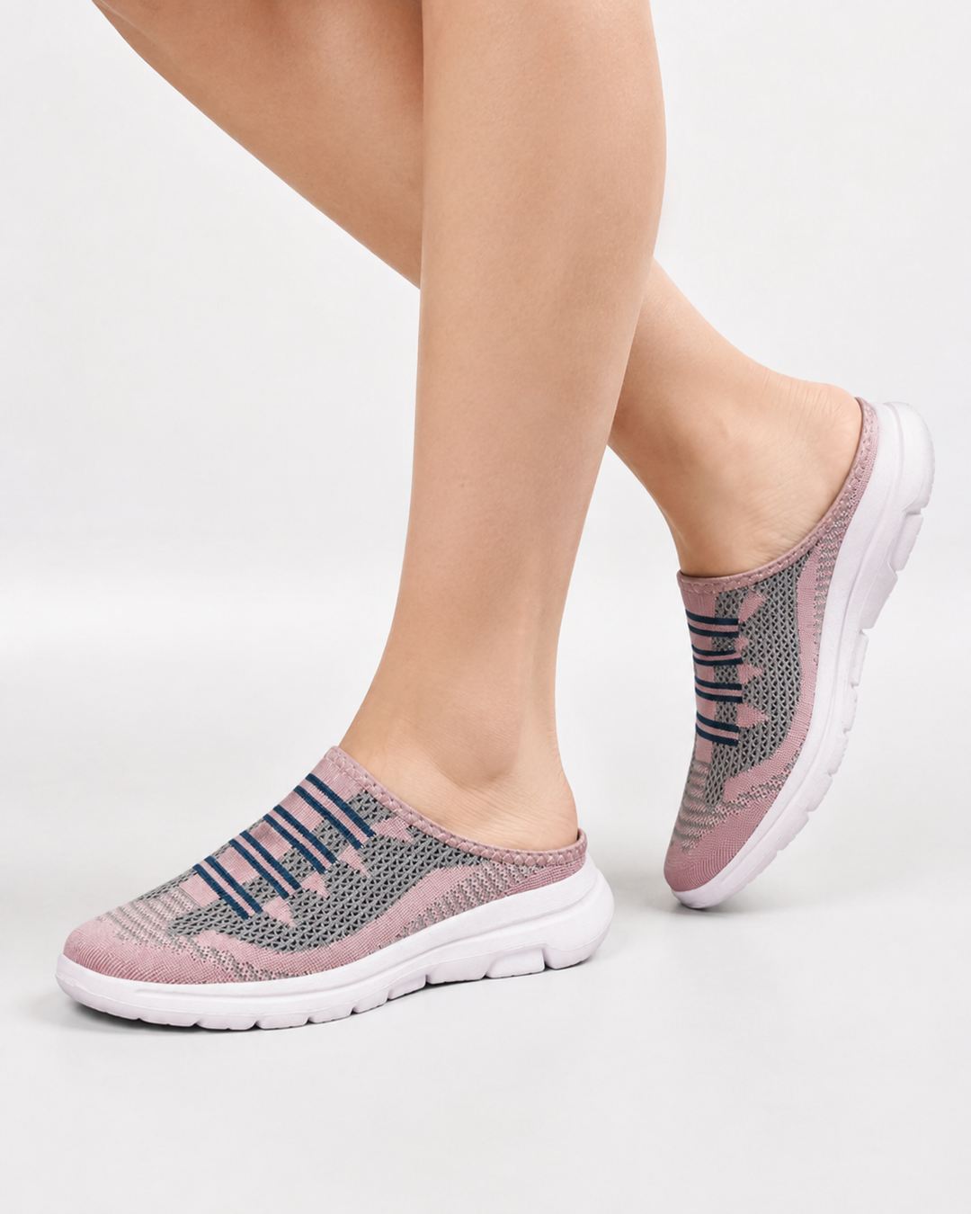 Leichte, weiche Damen Hausschuhe in Rosa. Bequeme, runde Slip-on Freizeitschuhe für höchsten Komfort.