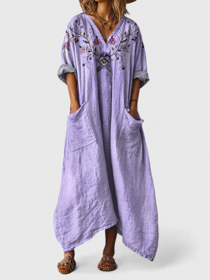 Gemustertes Boho Maxikleid für Damen, mit elegantem V-Ausschnitt und kurzen Ärmeln. Perfekt für Urlaub.