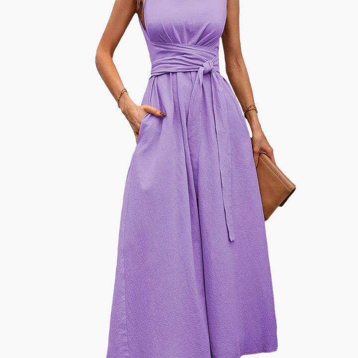 Sommerlicher Damen Overall mit ärmellosem Design und weitem Bein für Komfort.