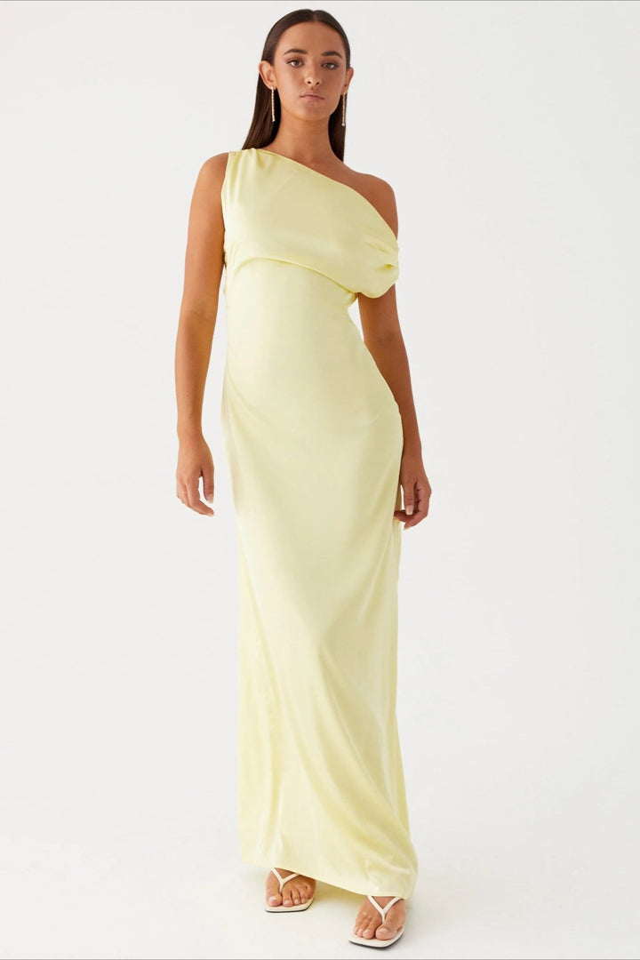 Langes, fließendes Damen Maxikleid, asymmetrisch, elegant und schick für Partys und Anlässe.