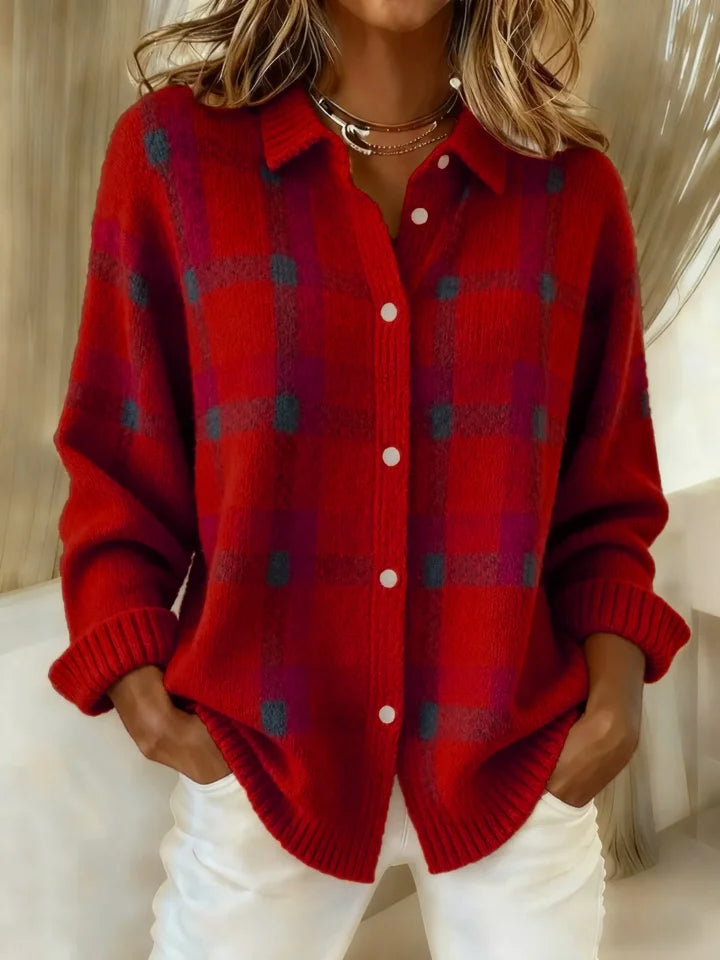 Modisches Damen-Knopfshirt, bunt kariert im Retro-Stil. Bequemer Langarm-Pullover für lässige Herbst-Outfits.