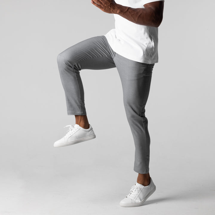 Blaue Chino Herrenhose, vielseitig für Casual & Business. Bequeme slim fit Stoffhose, zeitlos modern.