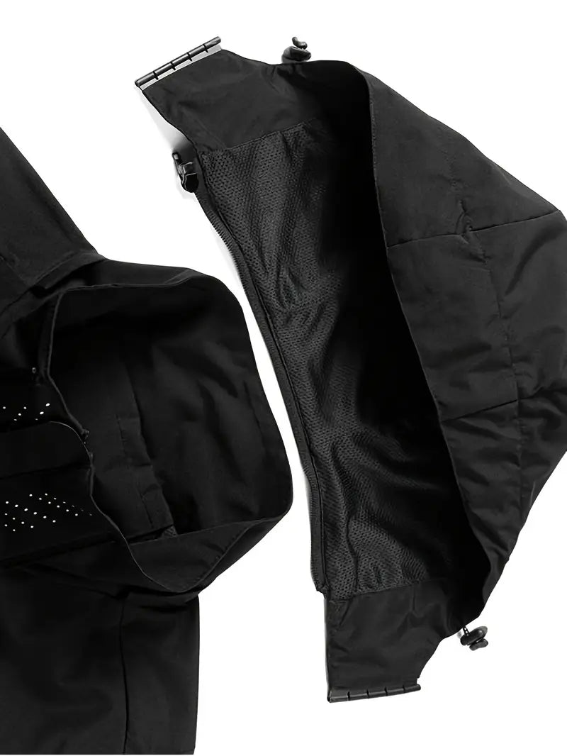 Herrenmode Regenmantel, wasserdicht & leicht, mit Kapuze, für einen modernen Look.