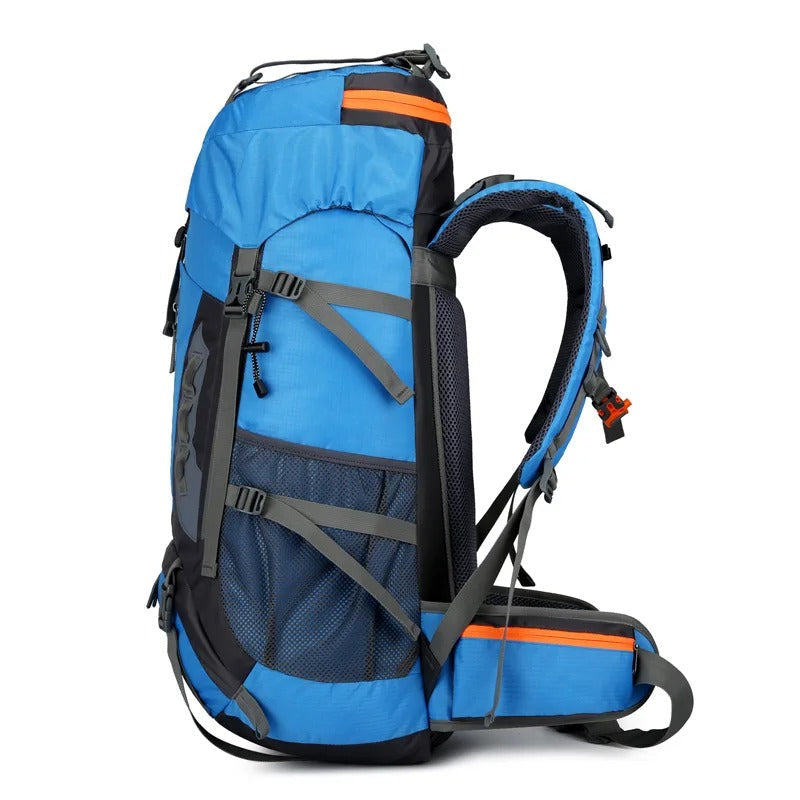 Ansicht des strapazierfähigen, wasserdichten 45L Outdoor-Rucksacks mit Details.
