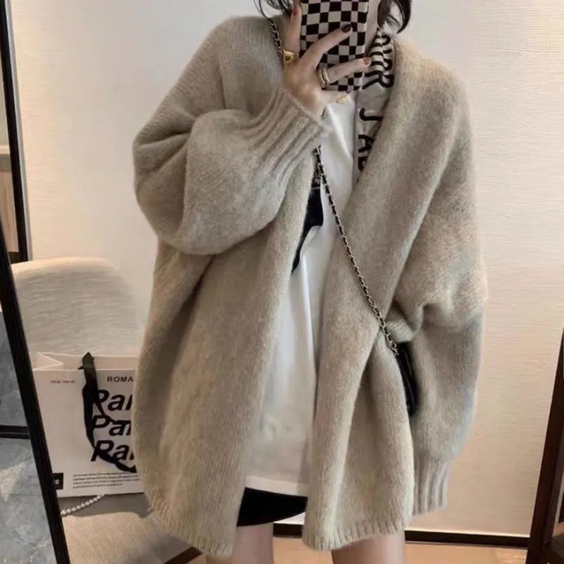 Damen Oversized Strickjacke mit Knopfverschluss, stilvoll & bequem, ideal für Herbst & Winter.