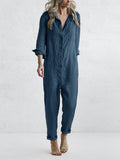 Blauer Damen Freizeitoverall mit langen Ärmeln, Knopfleiste und praktischen Taschen, ideal für den Herbst.