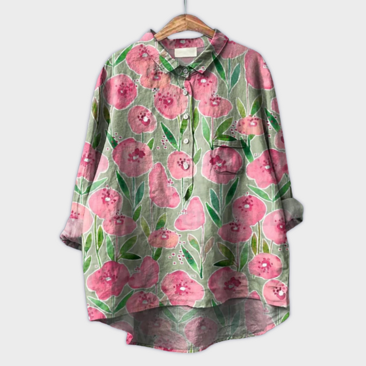 Bunte Damenbluse mit floralem Muster, elegant und bequem für warme Tage.