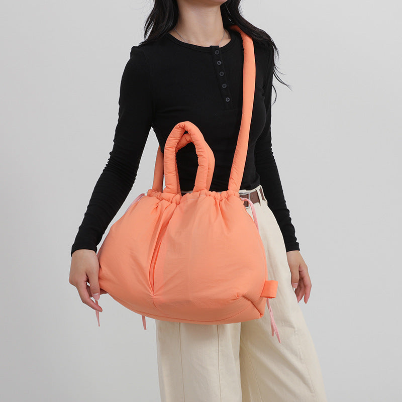 Elegante Damen Schultertasche groß, ideal für den Alltag, mit bequemen Griffen. Modische Allrounder Damentasche.
