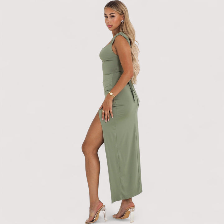 Langes, elegantes grünes Damen Maxikleid mit seitlichem Schlitz und Trägern, tailliert. Perfekt als Sommer- oder Partykleid.