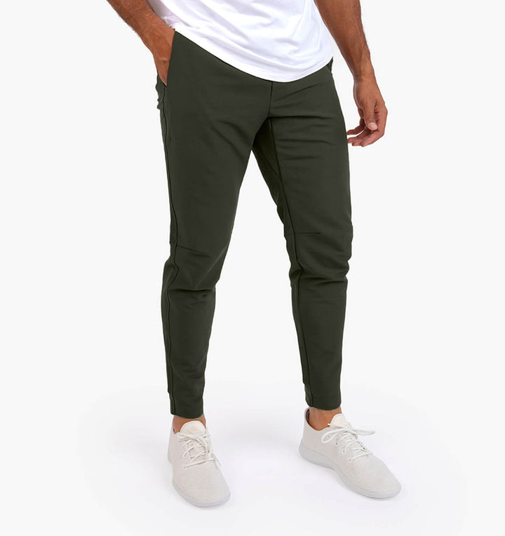 Elegante Herren Chino, dehnbar, ideal für Business Casual Outfits, hoher Tragekomfort.
