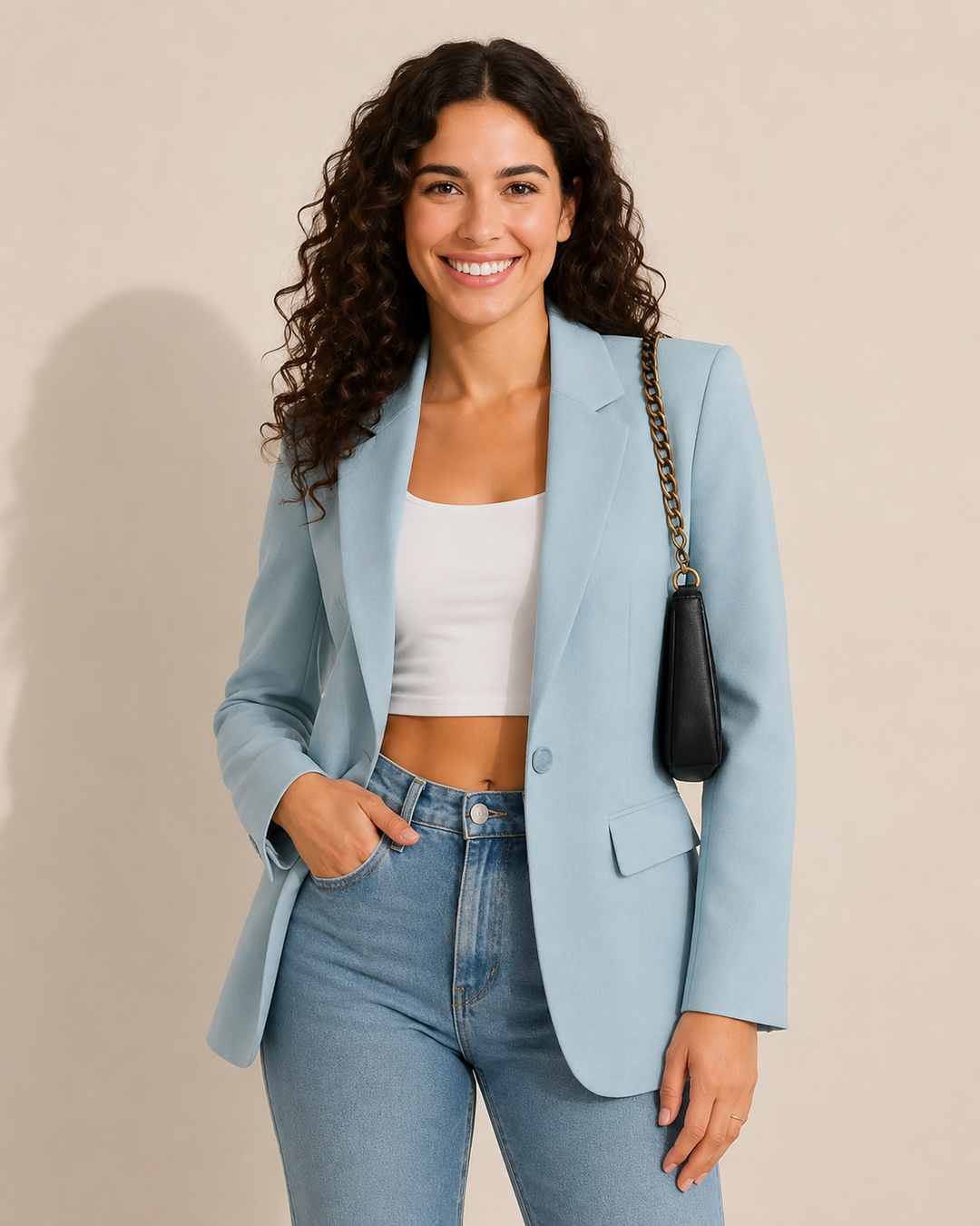 Eleganter Damen Blazer in klassischem Design, ideal für stilvolle Auftritte im Büro oder Abends.