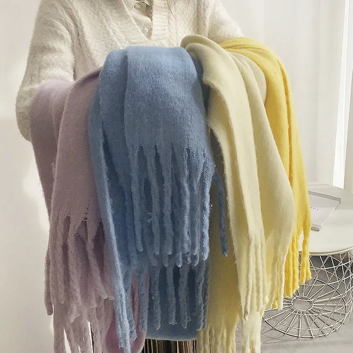 Bequemer & warmer Damen Schal, perfekt für gemütliche Wintertage und Spaziergänge.