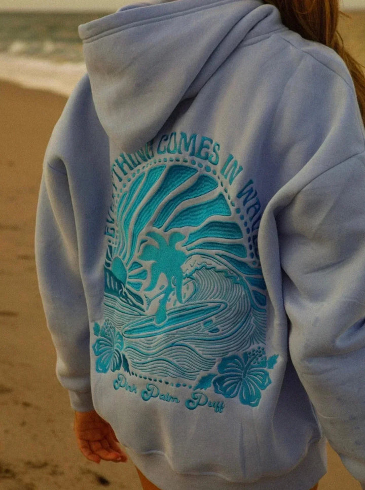 Weicher Damen Hoodie mit detailreicher tropischer Stickerei. Bequem & modisch für jede Jahreszeit.