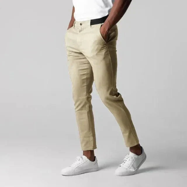 Ganzjährige Herren Chino Tapered Fit in Navy Blau, atmungsaktiv und bequem.