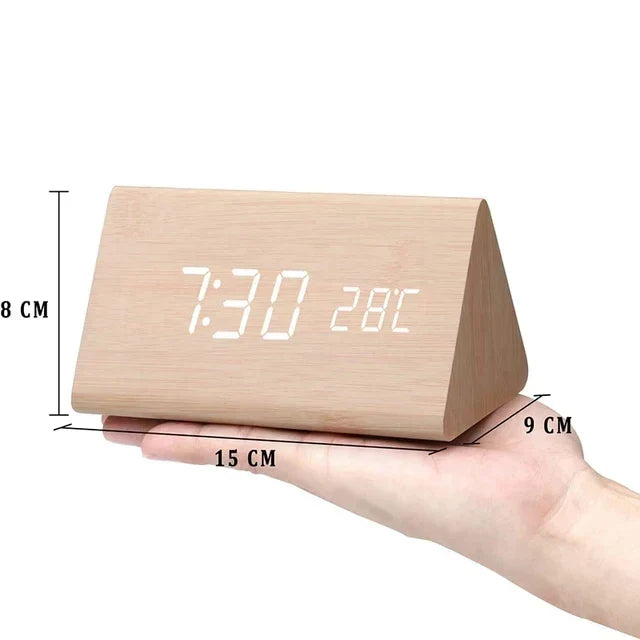 Intelligente Holz Digitaluhr mit LED, Sprachsteuerung, Temperatur & Weckerfunktion für moderne Wohnräume.