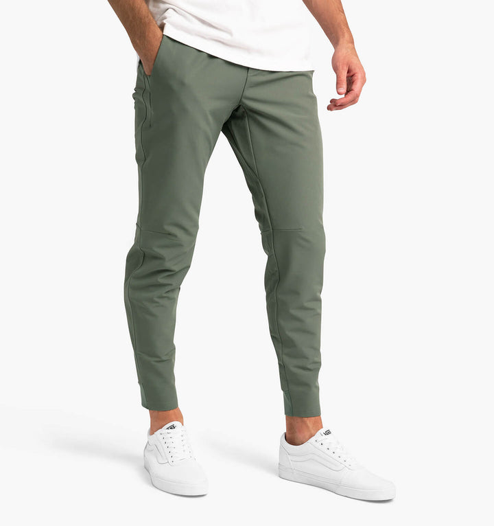 Super bequeme Herren Chino Hose, Stretch-Qualität, optimal für lange Tage im Büro oder Alltag.