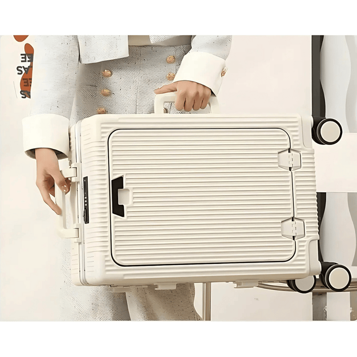 Eleganter silberner Hartschalen-Koffer mit leisen Spinner-Rädern für stilvolle Flugreisen.