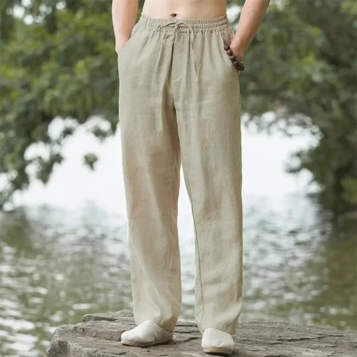 Herren-Sommerhose weites Bein, atmungsaktiv, mit Elastikbund. Lässige Freizeithose für moderne Herrenmode.