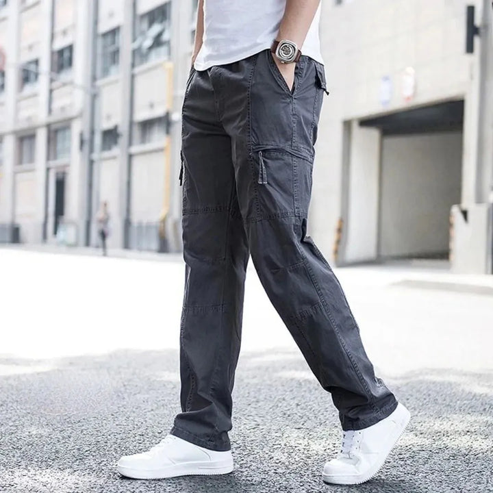 Stylische Herren Freizeithose in Beige, dehnbar und bequem, ideal für einen lässigen Look.