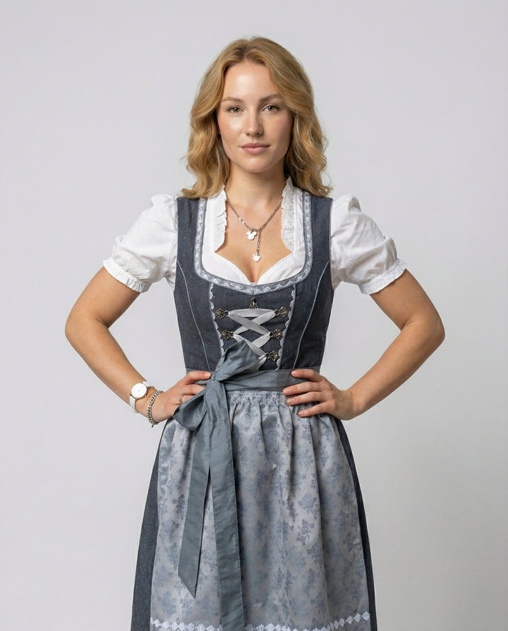 Damen-Dirndl aus Polyester, traditionell & festlich. Ideales Trachtenkleid für Oktoberfest und bayerische Mode.