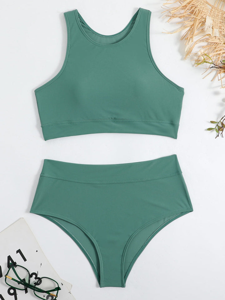 Damen Bikini Set mit geschlossenem Oberteil und hohem Beinausschnitt, ideal für Strand & Pool.