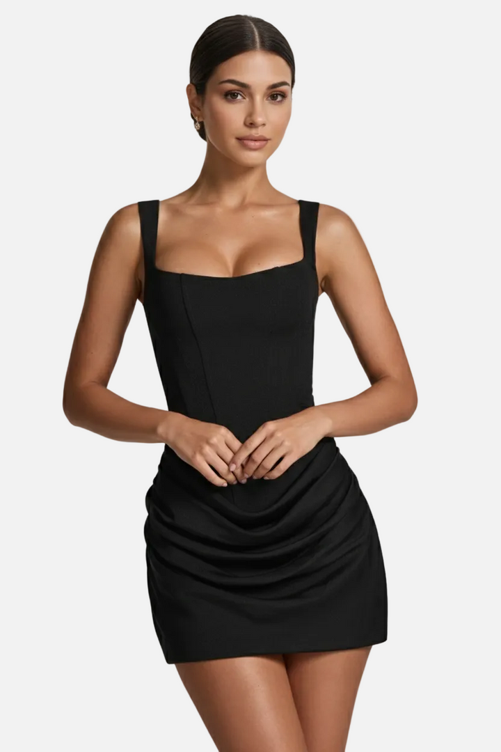 Verführerisches, elegantes Damen Minikleid mit Ausschnitt, perfekt für Abende & besondere Anlässe.