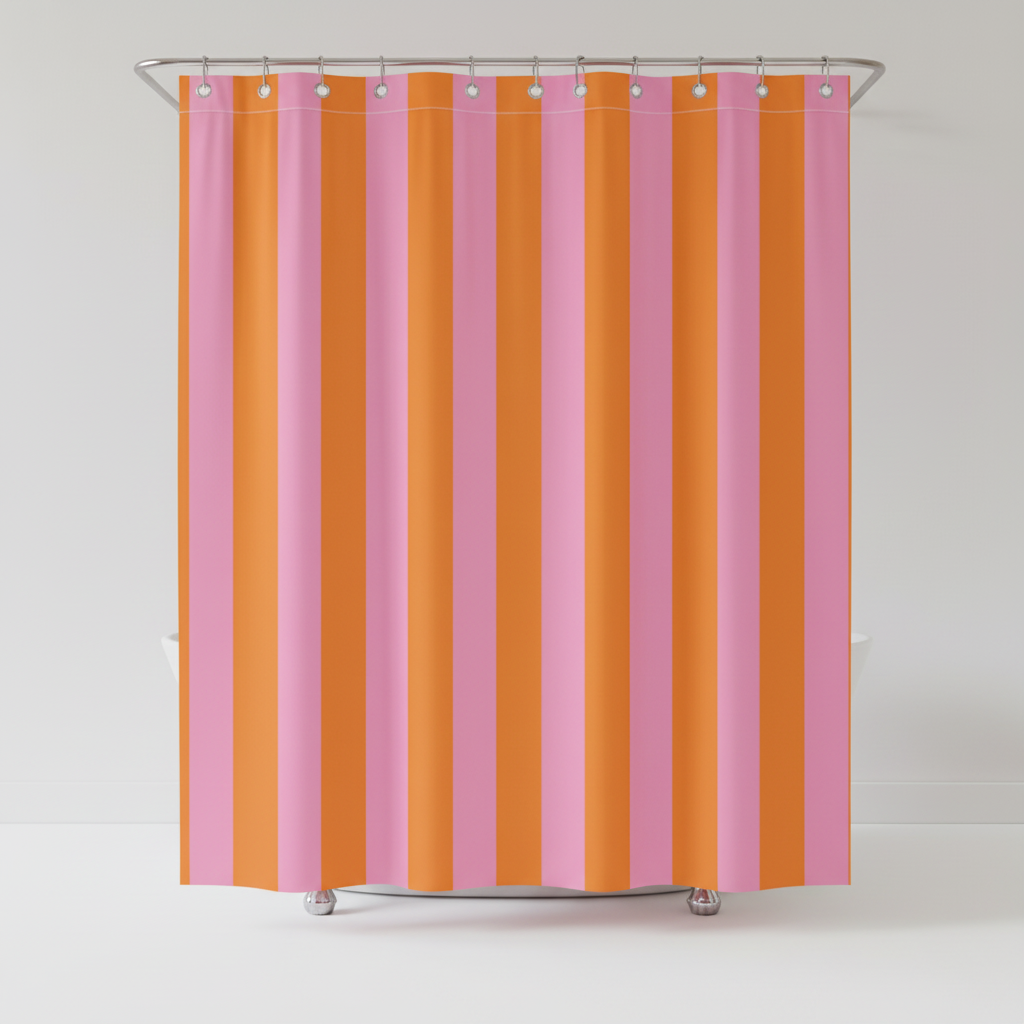 Boho gestreifter Duschvorhang "Stripelight" aus wasserabweisendem Textil. Farbenfrohe Badezimmerdeko.