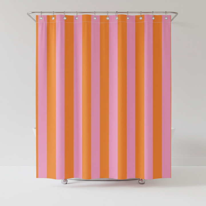 Boho gestreifter Duschvorhang "Stripelight" aus wasserabweisendem Textil. Farbenfrohe Badezimmerdeko.