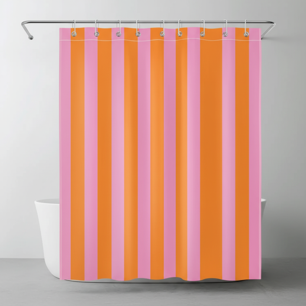 Farbenfroher Boho Duschvorhang "Stripelight" mit Streifen in Rosa, Orange, Grün & Schwarz für Ihr Bad.