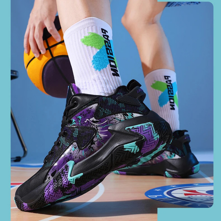 Herren Basketballschuh Calvin am Fuß, High-Top Sportschuh mit Grafik für maximale Performance.