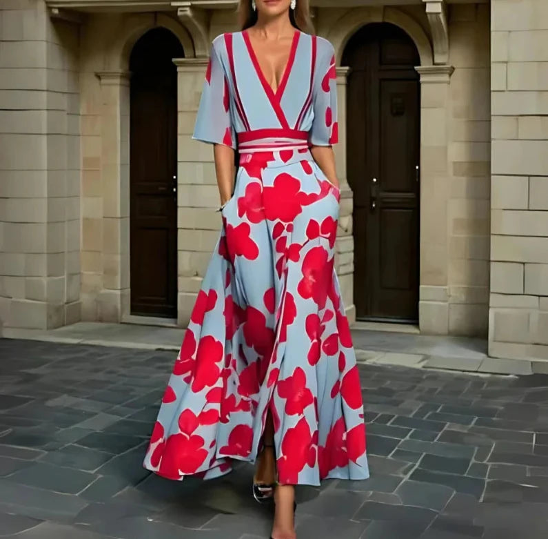 Modisches Damen Blumenmuster Kleid mit floralem Design. Figurbetont und elegant für festliche Momente.