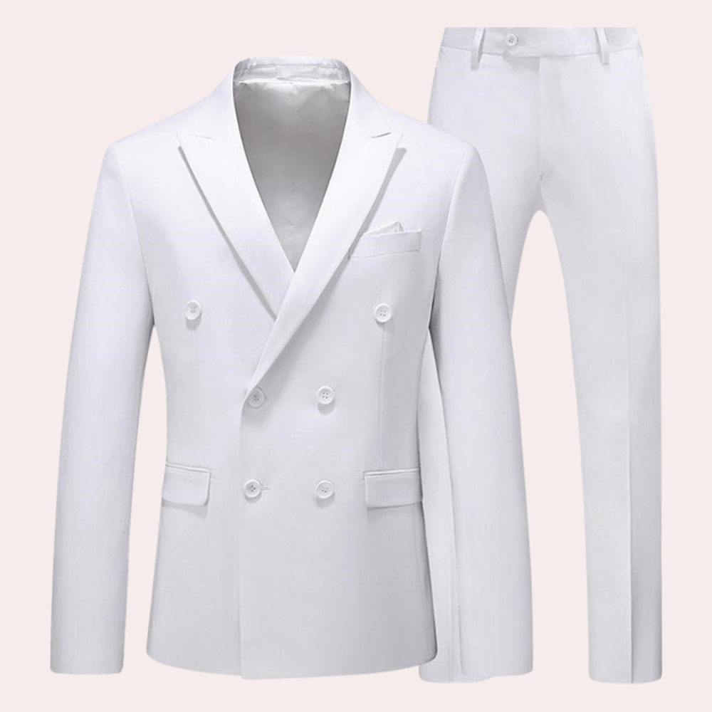 Mann im eleganten, klassischen Herrenanzug 2-teilig. Ideales Business-Outfit für Herbst und Winter. Komfortabler, stilvoller Look.