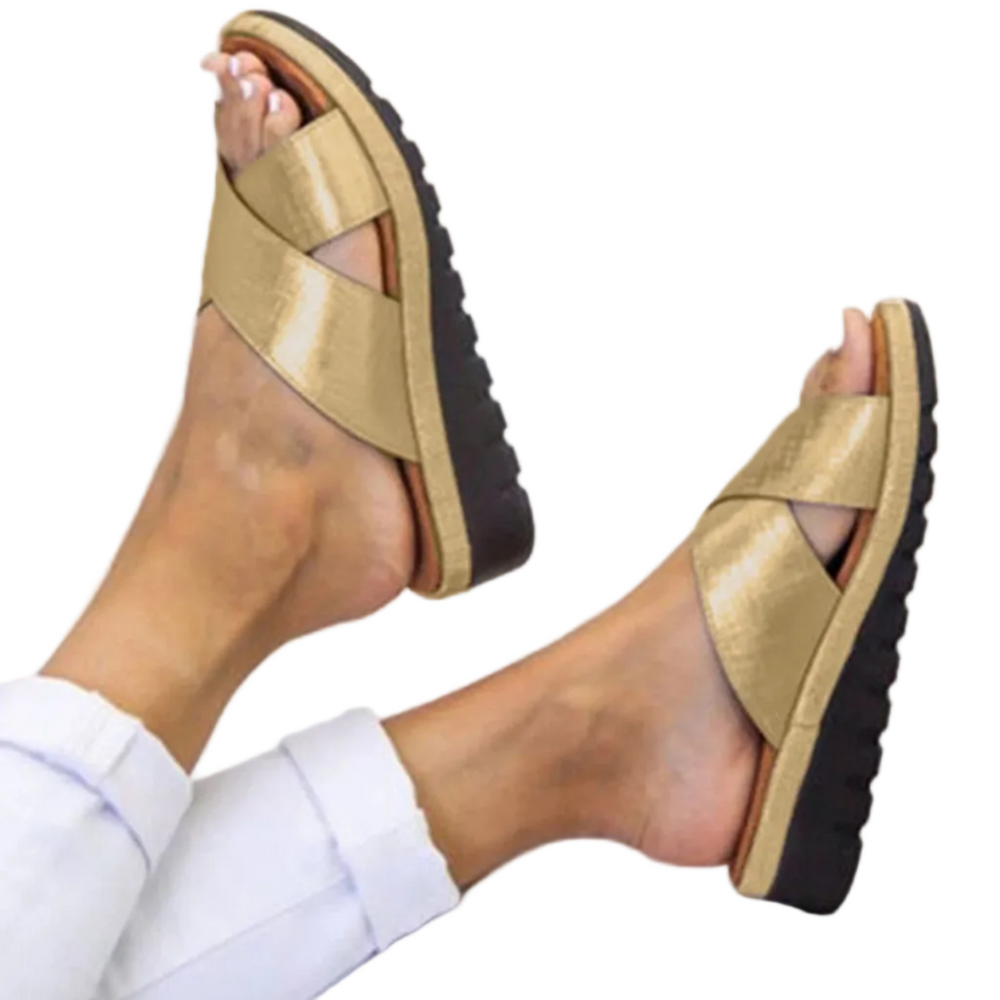 Bequeme Nova Damensandalen für Freizeit und Urlaub. Leichte Sommersandalen mit flacher Sohle für entspannten Stil.