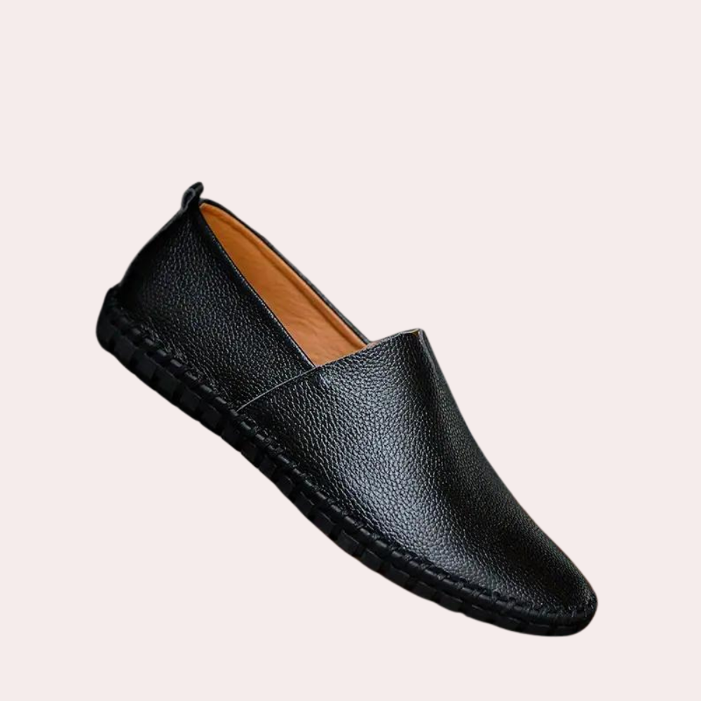 Elegante Herren-Slipper aus Leder, rutschfest, für Alltag und Freizeit. Komfortable Loafer für stilvolle Männer.