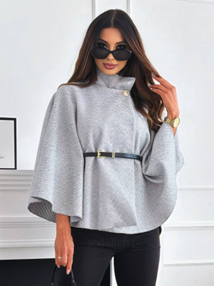 Modische Damen Kurzjacke im Poncho-Stil, mit Gürtel & Fledermausärmeln. Perfekte Oberbekleidung.